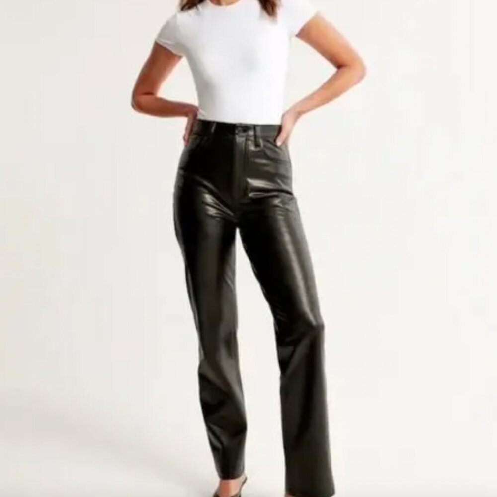 Abercrombie & Fitch Faux Leather 90s Straight Ultra High Rise size 28, 6 L